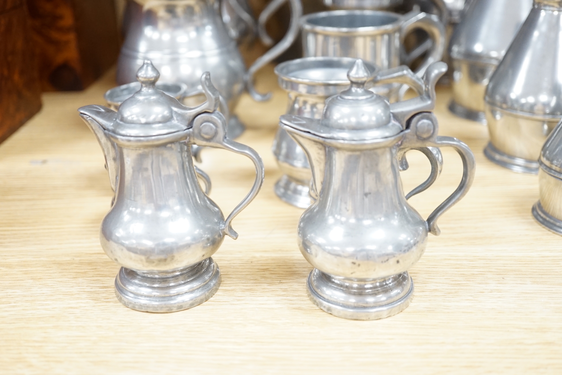 A collection of 19th/20th century pewter jugs, mugs and flagons (15), large jug 20cm high